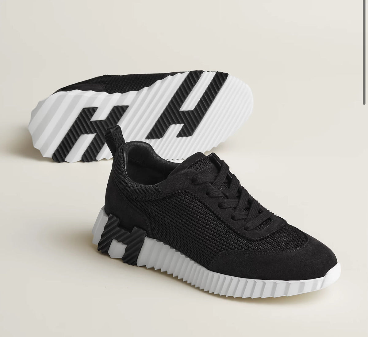 Hermes bouncing black and white